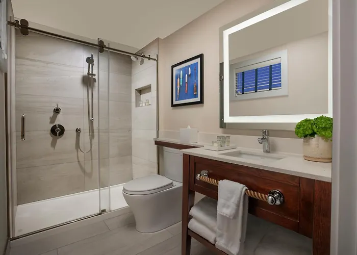 Hyannis Harbor (Adults Only)