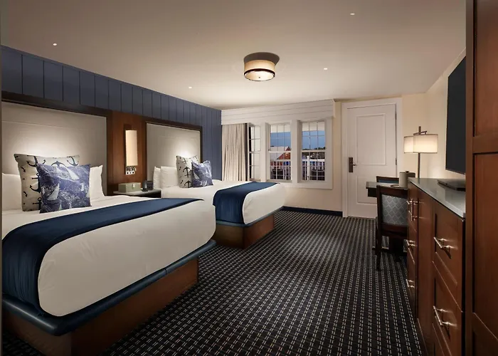 Hyannis Harbor (Adults Only)